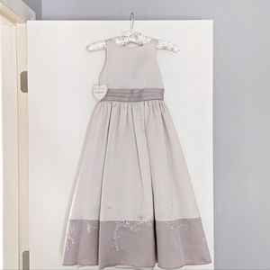 Sweet Beginnings Size 4 Girl's Formal Dress (pearl/champagne color)